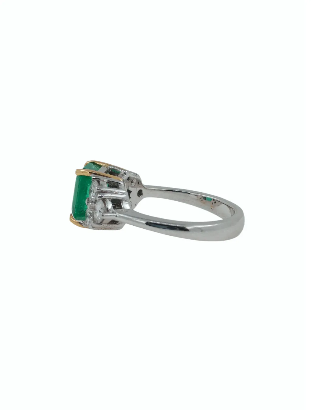 Anello in oro bianco 18kt con smeraldo e diamanti, smeraldo da 2,70 carati, foto 4 di 5