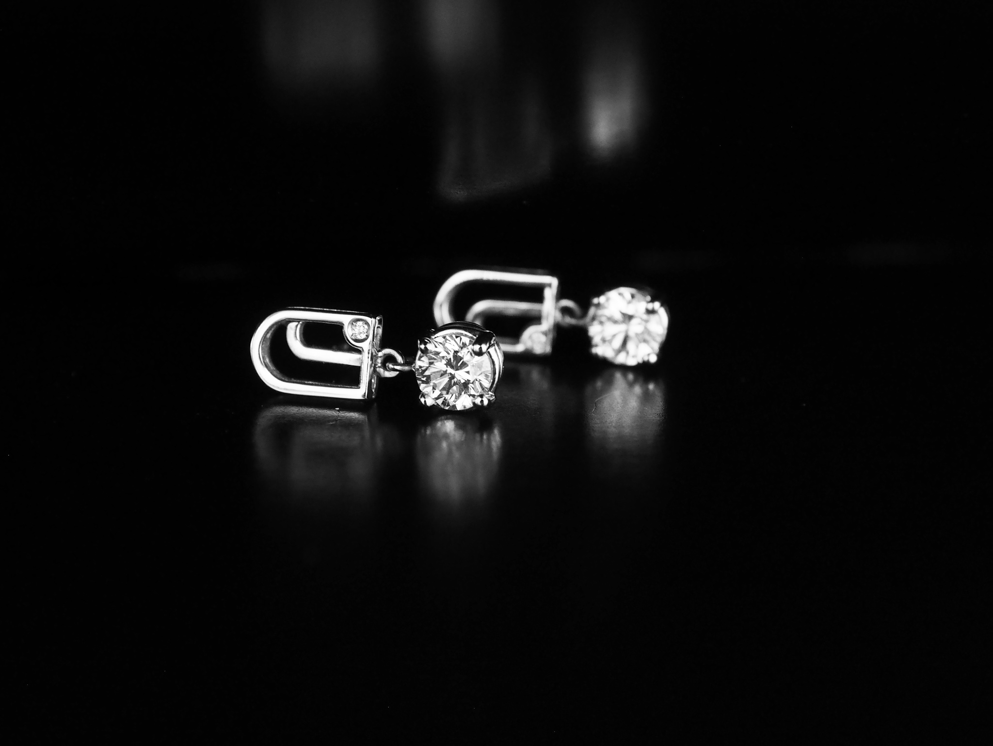 Orecchini in oro bianco 18kt con diamanti da 1,04 carati in totale, colore G, purezza VS2, collezione I Portici, foto 2 di 3