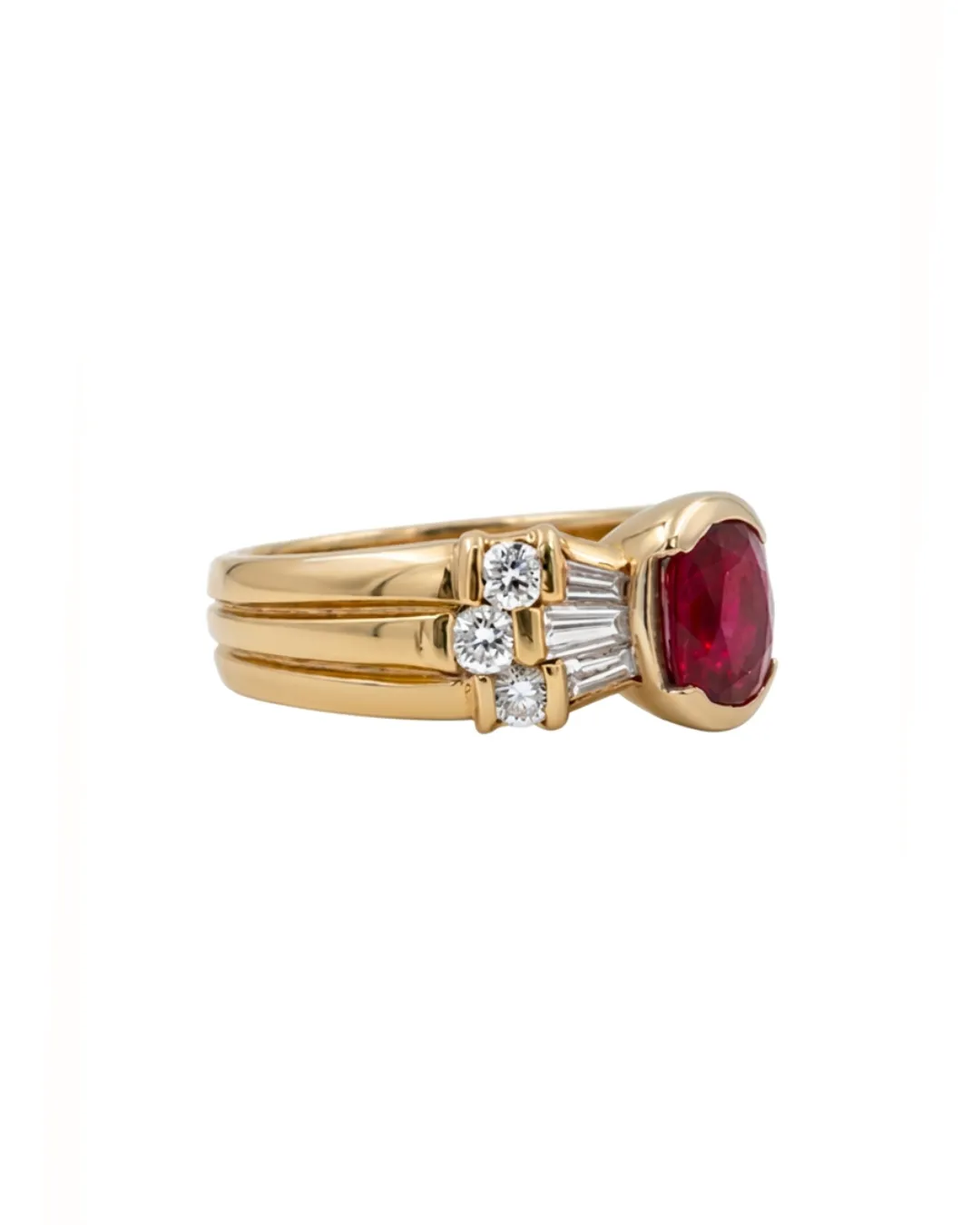 Anello in oro giallo 18kt con rubino centrale e diamanti brillanti, rubino da 0,80 carati, foto 2 di 4