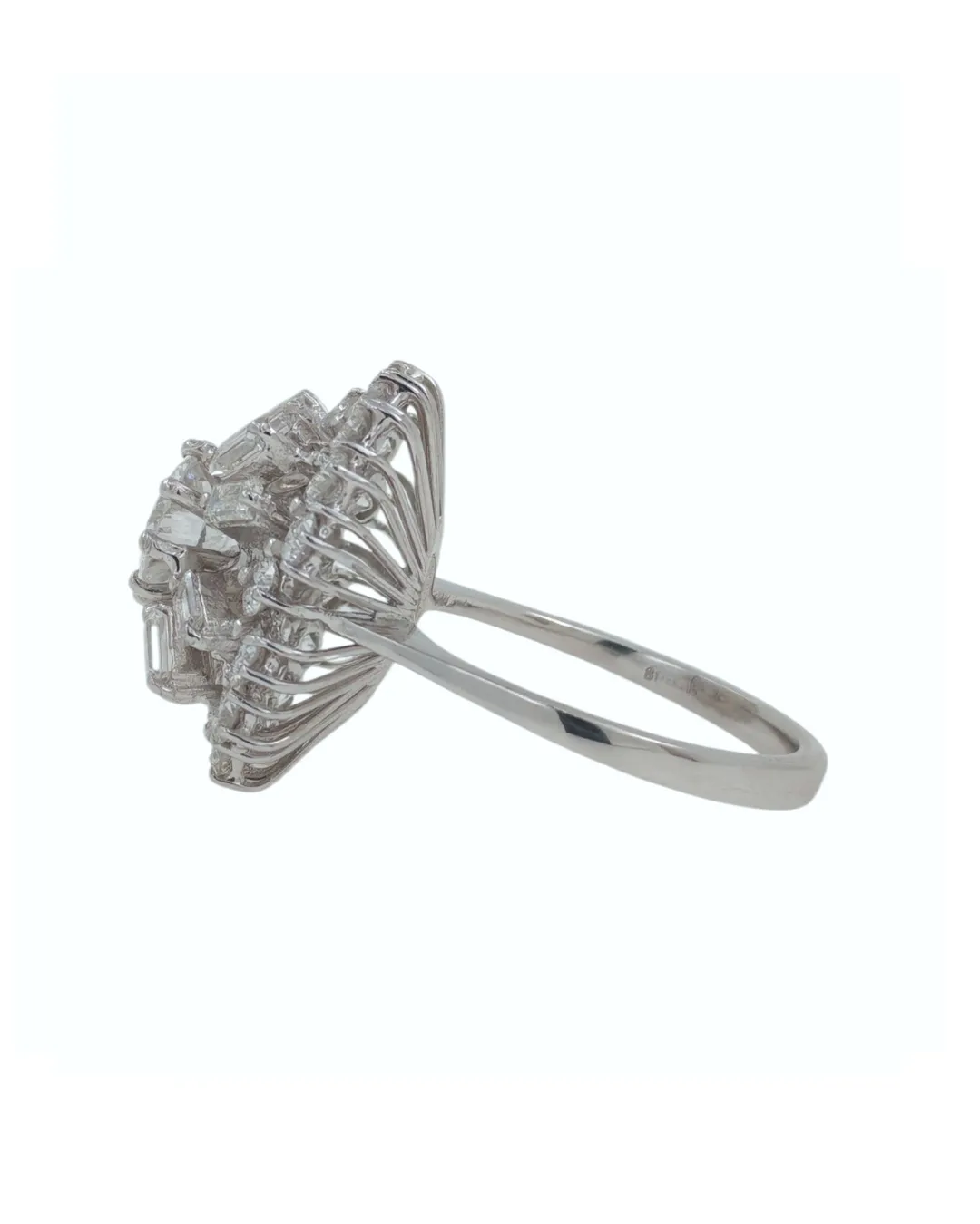 Anello in oro bianco 18kt con diamanti naturali, diamante centrale da 0,94 carati, foto 3 di 4