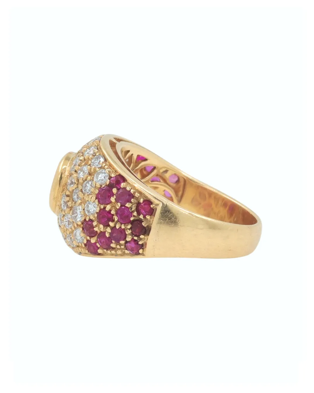Anello in oro giallo 18kt con rubino thailandese, circondato da un pavé di rubini e diamanti, foto 3 di 5