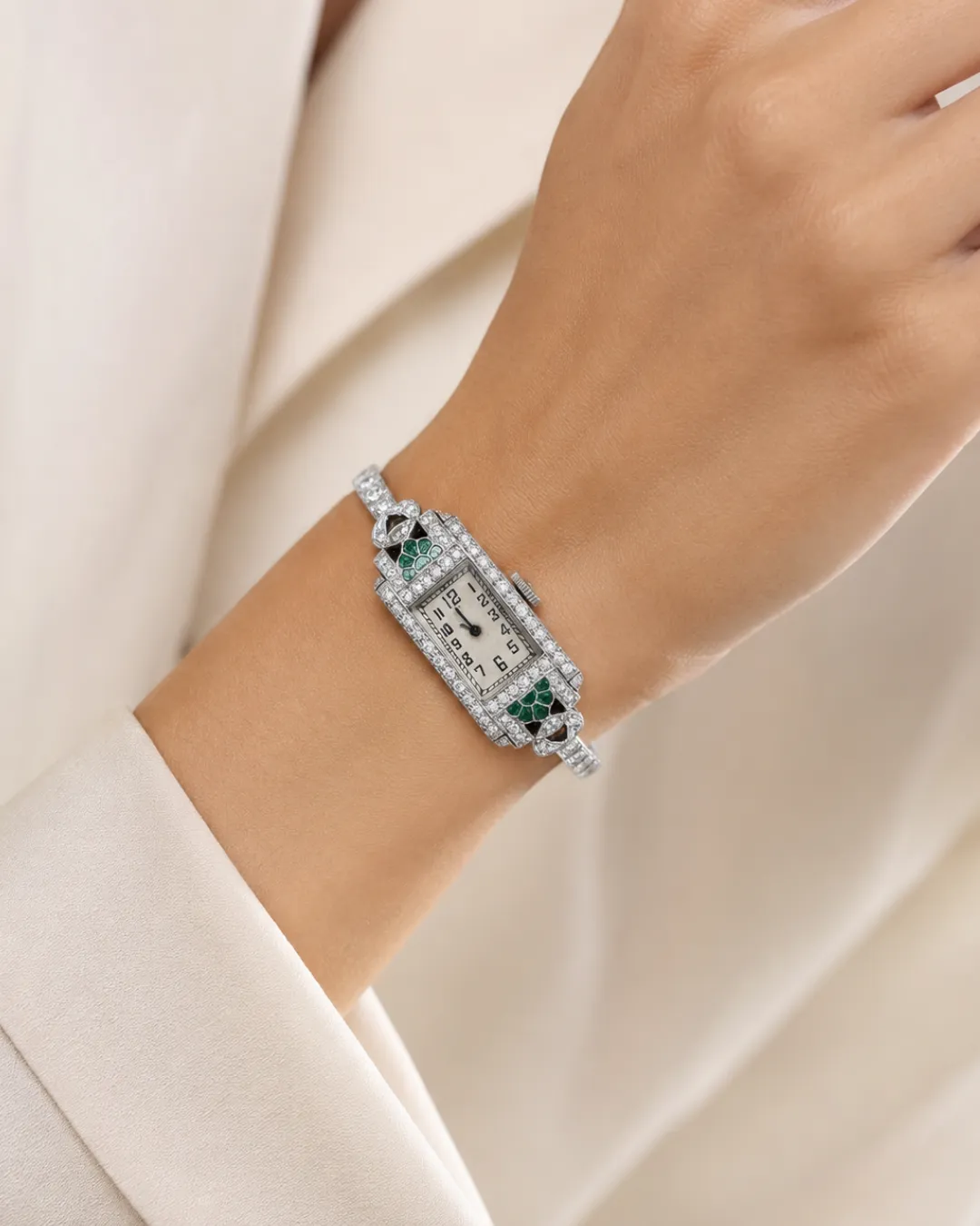 Bracciale-orologio in oro bianco 18kt con diamanti e smeraldi, foto 4 di 4