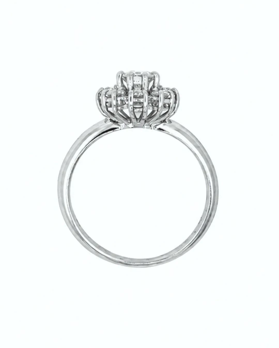 Anello margherita in oro bianco 18kt con diamanti brillanti, diamante centrale da 0,47 carati, foto 4 di 5