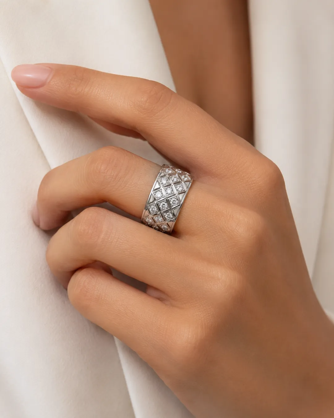 Anello a fascia in oro bianco 18kt con diamanti brillanti, foto 5 di 5