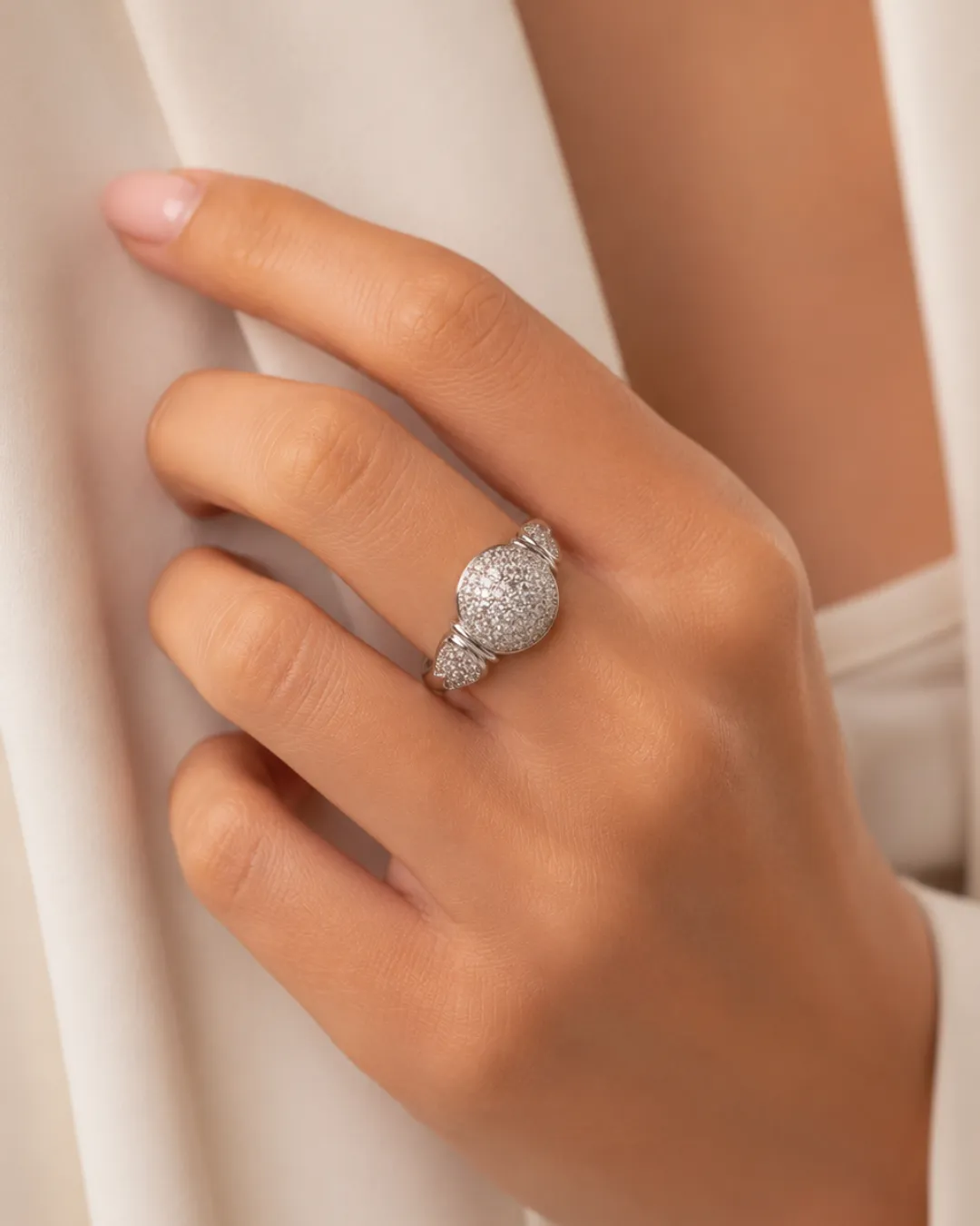 Anello in oro bianco 18kt con pavé di diamanti brillanti, foto 5 di 5