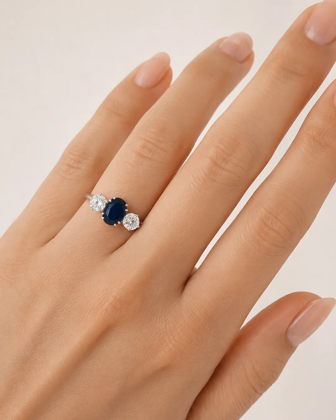 Anello in oro bianco 18kt con zaffiro e diamanti brillanti, foto 5 di 5