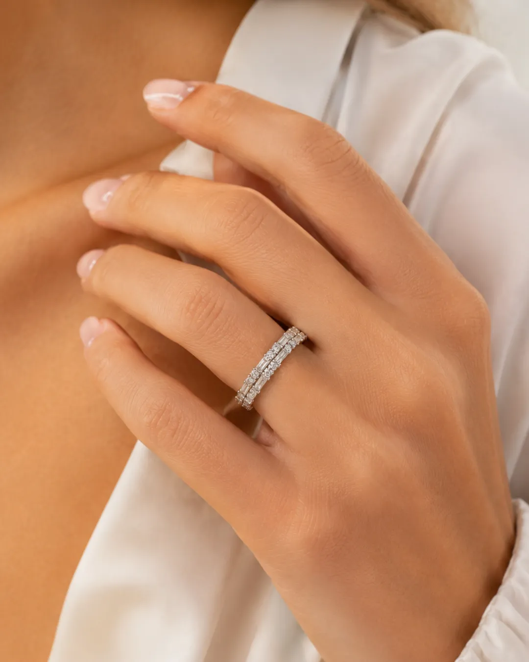 Eternelle in oro bianco 18kt con diamanti taglio baguettes e taglio brillante, foto 4 di 4