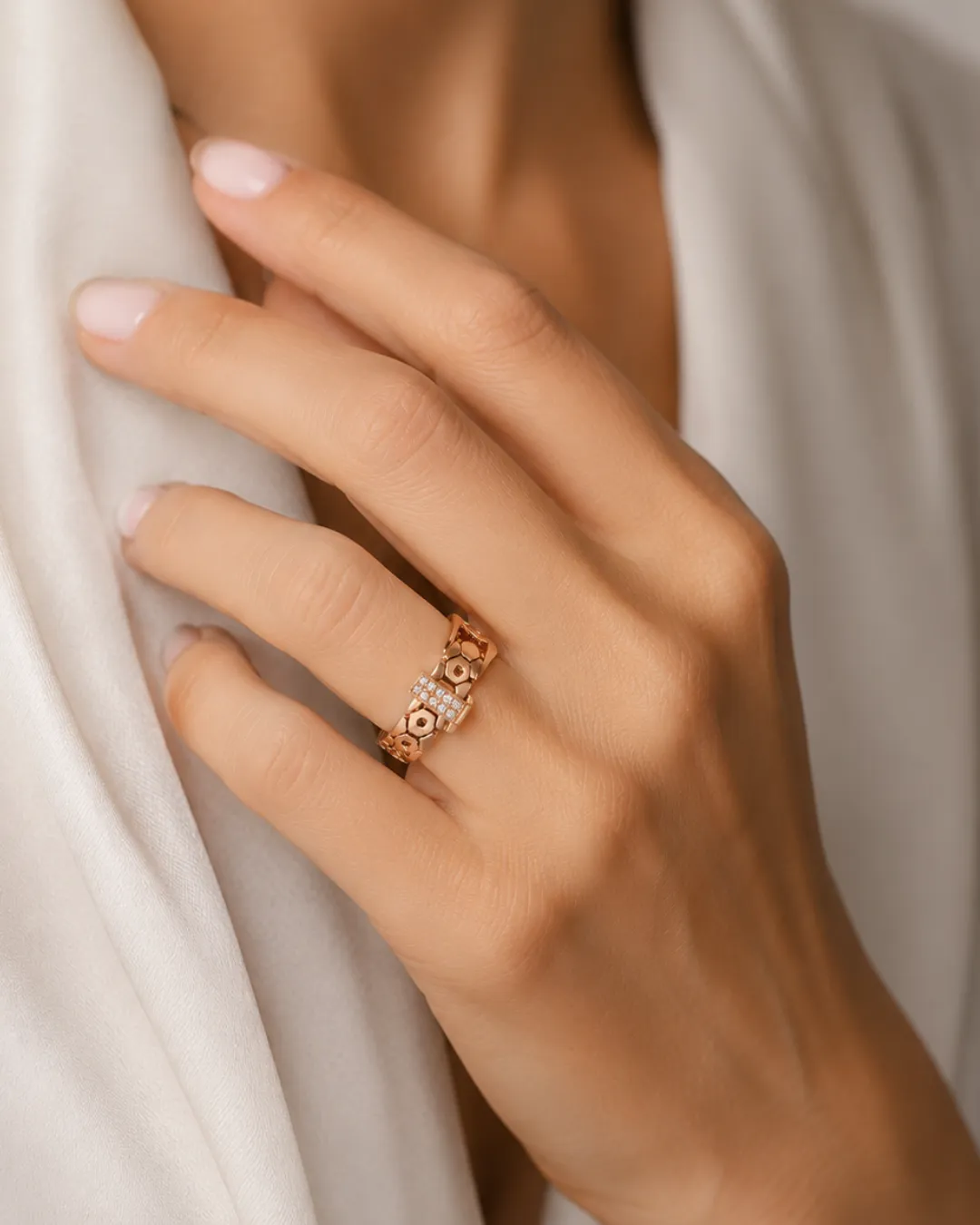 Anello a cintura in oro rosa 18kt con diamanti brillanti, foto 5 di 5