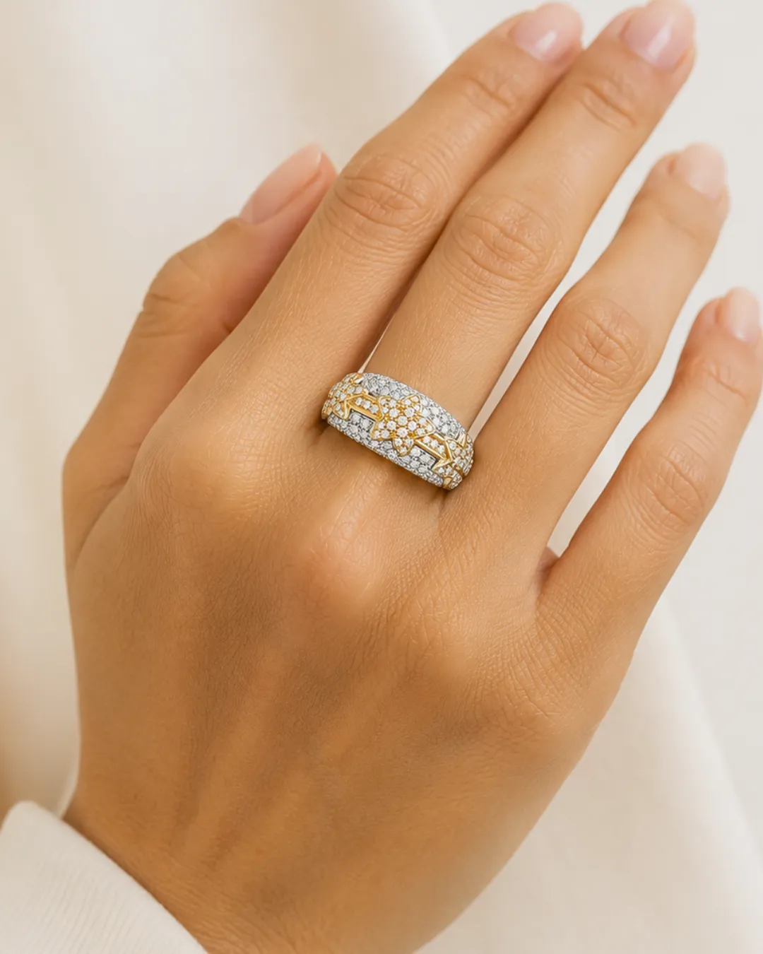 Anello in oro bianco e giallo 18kt con motivo a stelle e diamanti brillanti, foto 5 di 5